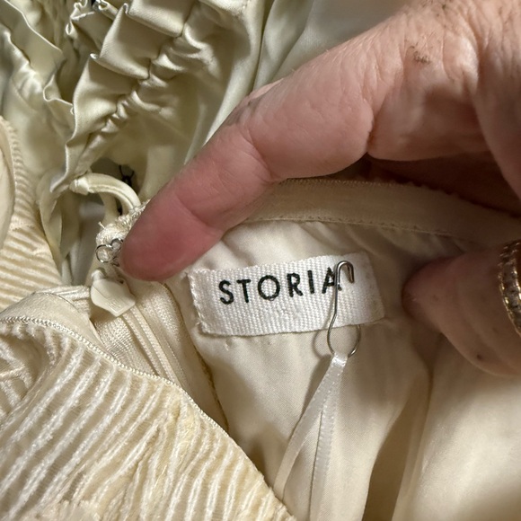 Storia Ivory Ruffled Dress - Picture 4 of 4